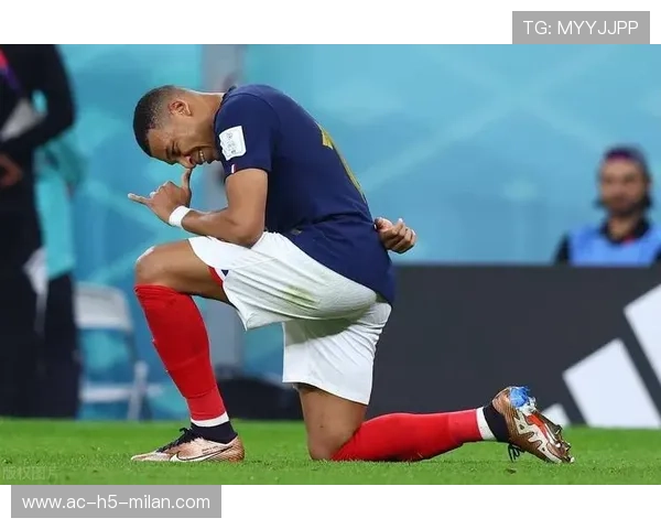 姆巴佩门前轻推完成精彩配合，法国攻势如虹